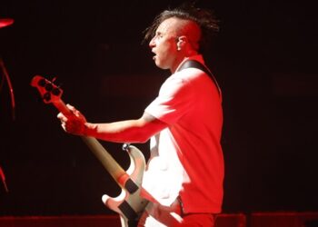 shinedown’s-eric-bass-stepping-away-from-tour-for-mental-health-reasons