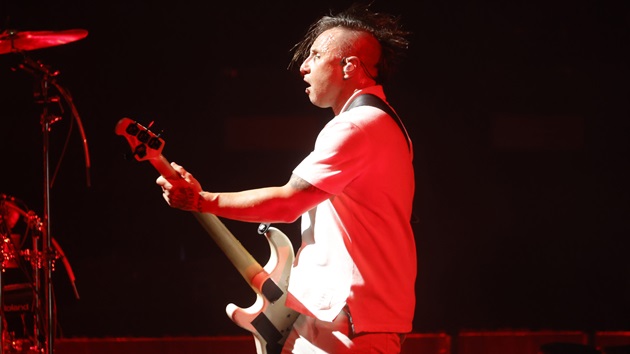 shinedown’s-eric-bass-stepping-away-from-tour-for-mental-health-reasons