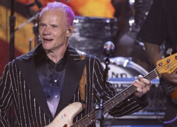 watch-flea-perform-on-npr’s-﻿’tiny-desk’