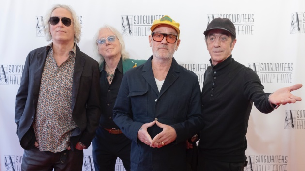 peter-buck-on-an-rem.-reunion:-‘it’s-just-not-going-to-happen’