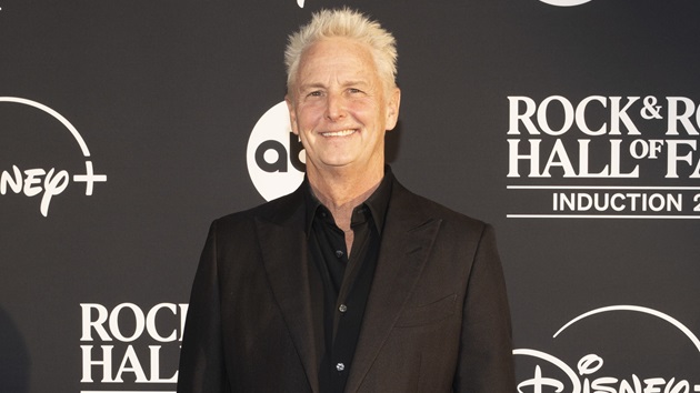 pearl-jam’s-mike-mccready-heads-to-comic-con-with-dream-inspired-‘farewell-to-seasons’-graphic-novel