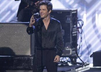 the-killers’-brandon-flowers-ponders-future-in-music:-‘how-much-longer-do-i-want-to-do-this?’