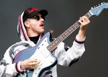ptm’s-john-gourley-looks-back-at-‘in-the-mountain-in-the-cloud’-and-looks-forward-to-touring-with-muse