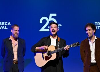 ‘believe’-it:-mumford-&-sons-perform-‘ted-lasso’-theme-with-jason-sudeikis-at-msg-show