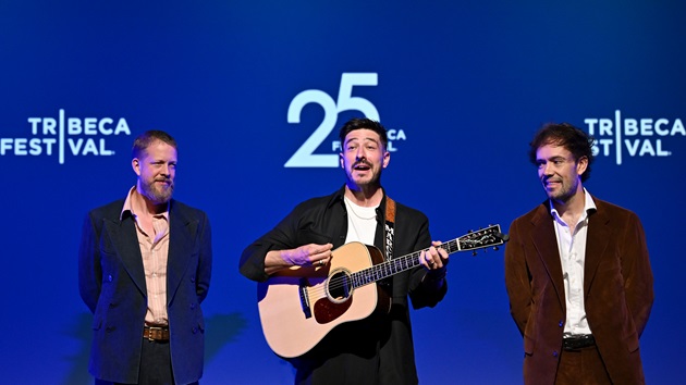 ‘believe’-it:-mumford-&-sons-perform-‘ted-lasso’-theme-with-jason-sudeikis-at-msg-show