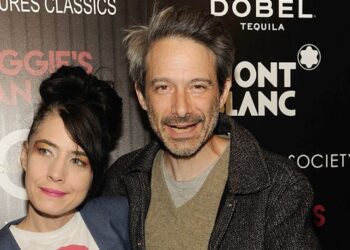 kathleen-hanna-and-ad-rock-cover-dj-snake-and-justin-bieber’s-‘let-me-love-you’-for-benefit-album