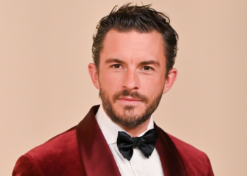 jonathan-bailey-departs-‘sunday-in-the-park-with-george’-revival
