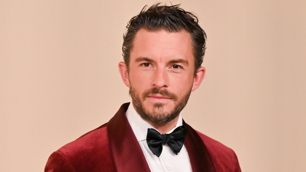 jonathan-bailey-departs-‘sunday-in-the-park-with-george’-revival
